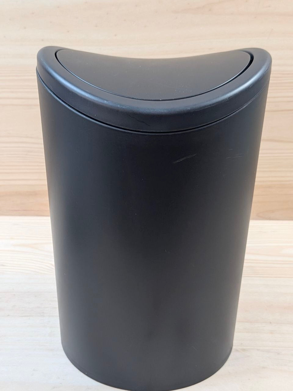 Papelera Baño Tatay 6L Negra Tapa Basculante