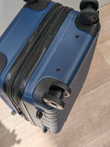 Amazon Basics Maleta rígida expandible 55 cm azul - foto 1