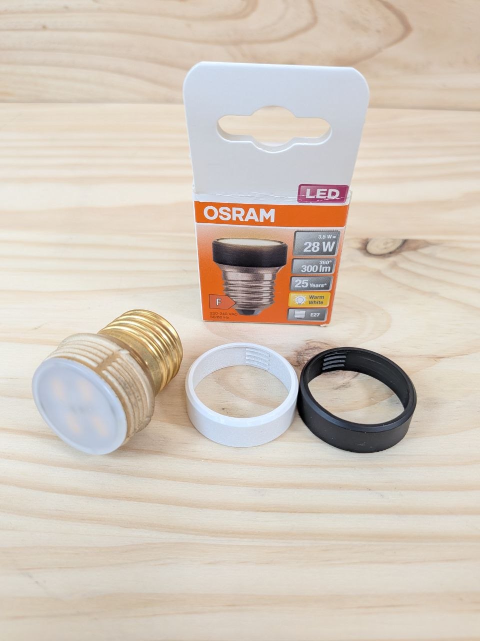 Bombilla Osram LED Star Flat E27 negra 3,5W