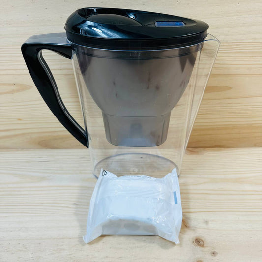 Jarra filtrante Amazon Basics 2,3 L negra